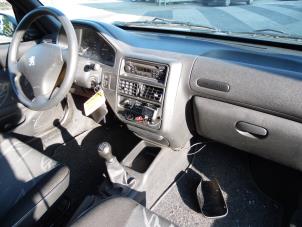 Peugeot 106 II 1.1 XN,XR,XT,Accent Épave (2003, Bleu)
