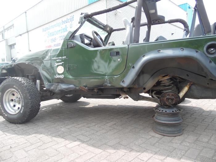 Jeep Wrangler Salvage vehicle (1997, Green)