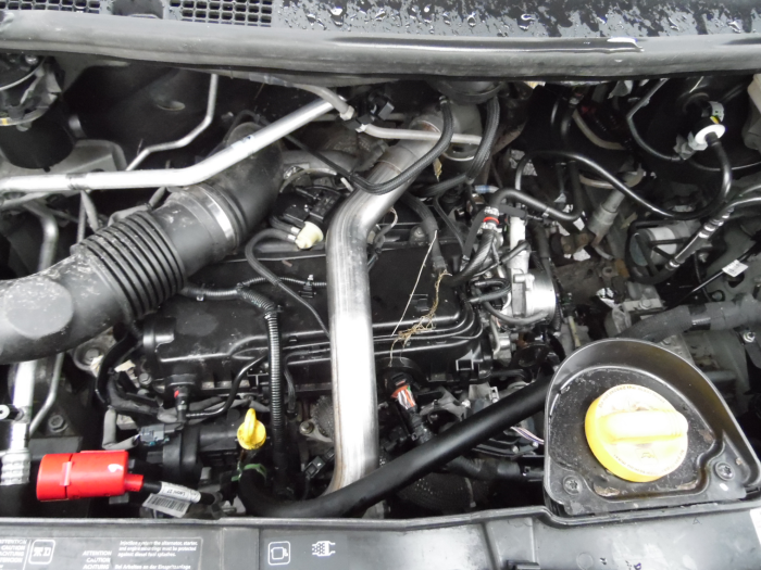 Renault Master IV 2.3 dCi 135 16V FWD Schrottauto (2015, Schwarz)