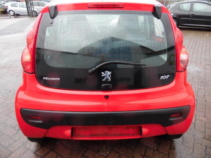 Peugeot 107 1.0 12V Skrotfordon (2008, ROOD)