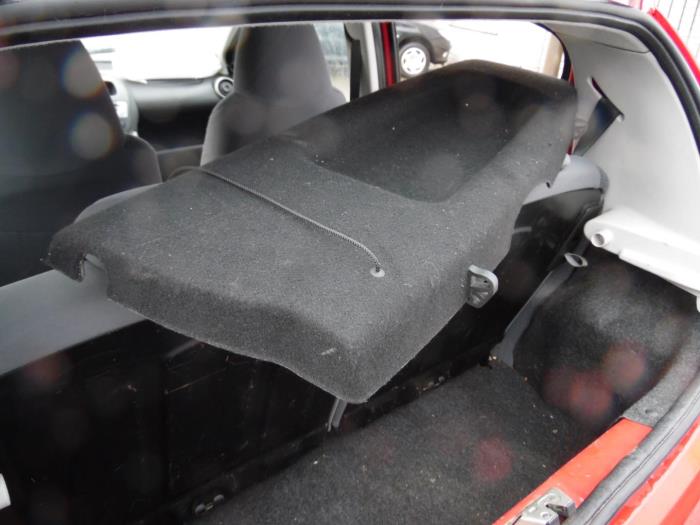 Peugeot 107 1.0 12V Skrotfordon (2008, ROOD)