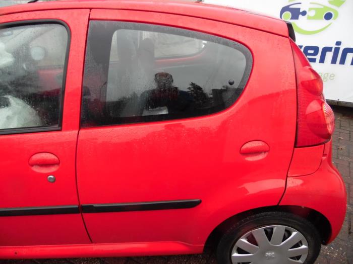 Peugeot 107 1.0 12V Skrotfordon (2008, ROOD)