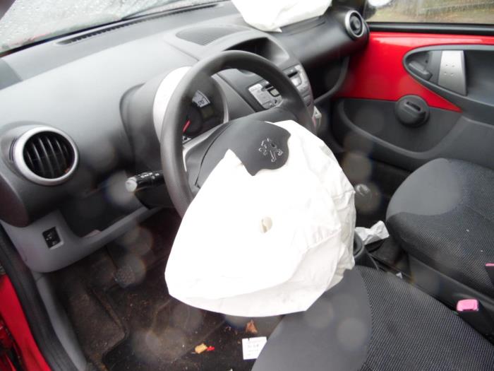 Peugeot 107 1.0 12V Skrotfordon (2008, ROOD)