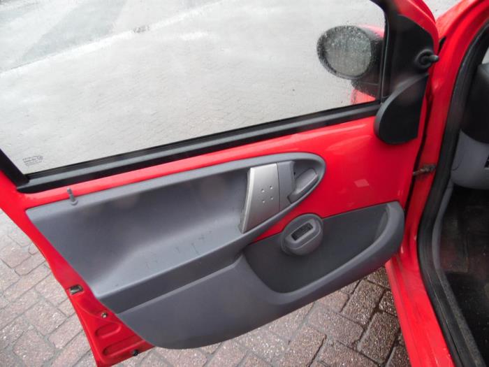 Peugeot 107 1.0 12V Skrotfordon (2008, ROOD)