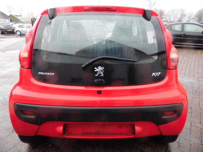 Peugeot 107 1.0 12V Skrotfordon (2008, ROOD)