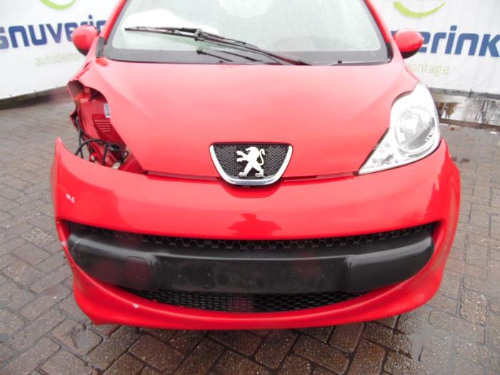 Peugeot 107 1.0 12V Skrotfordon (2008, ROOD)