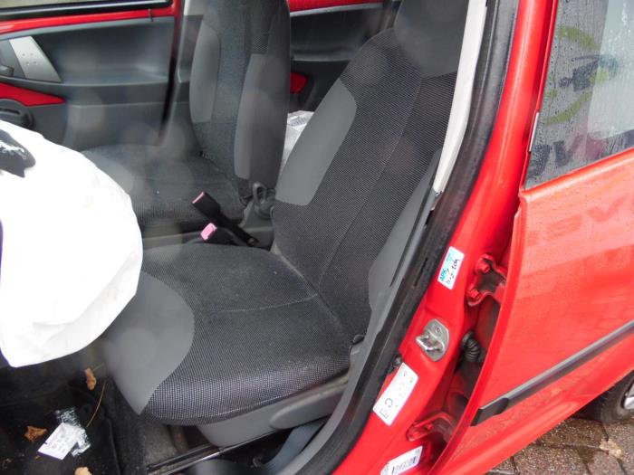 Peugeot 107 1.0 12V Skrotfordon (2008, ROOD)