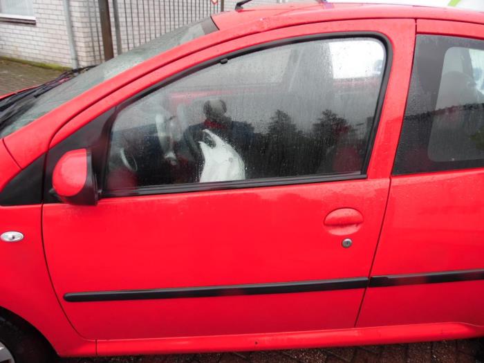 Peugeot 107 1.0 12V Skrotfordon (2008, ROOD)