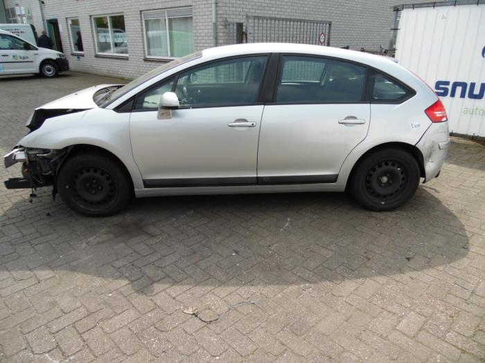 Citroen C4 Berline 2.0 16V Épave (2005, Gris)