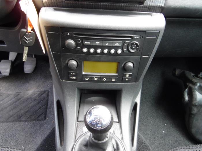 Citroen C4 Berline 2.0 16V Épave (2005, Gris)