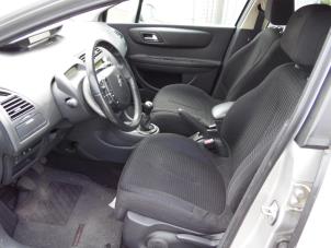 Citroen C4 Berline 2.0 16V Épave (2005, Gris)