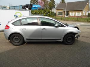 Citroen C4 Berline 2.0 16V Épave (2005, Gris)