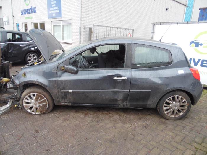 Renault Clio III 1.4 16V Schrottauto (2005, Grau)