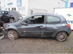 Renault Clio III 1.4 16V Schrottauto (2005, Grau)