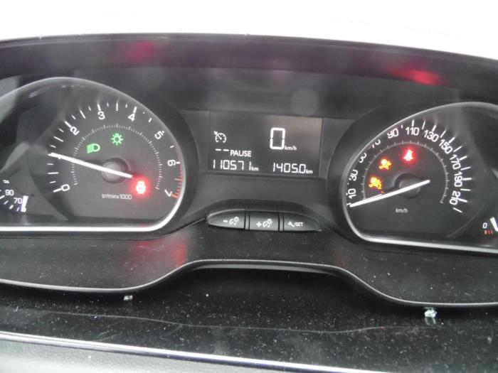 Peugeot 208 I 1.2 Vti 12V PureTech 82 Vehículo de desguace (2015, Gris)