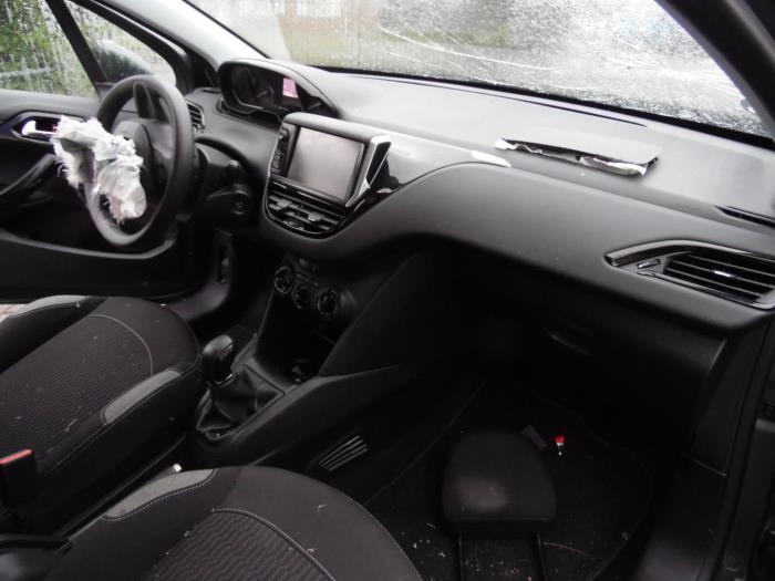Peugeot 208 I 1.2 Vti 12V PureTech 82 Vehículo de desguace (2015, Gris)