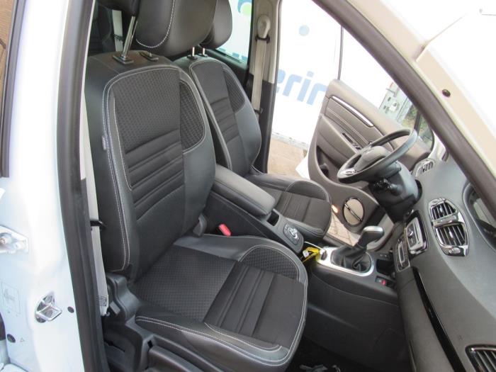 Renault Scénic III 1.5 dCi 110 Épave (2015, Blanc)