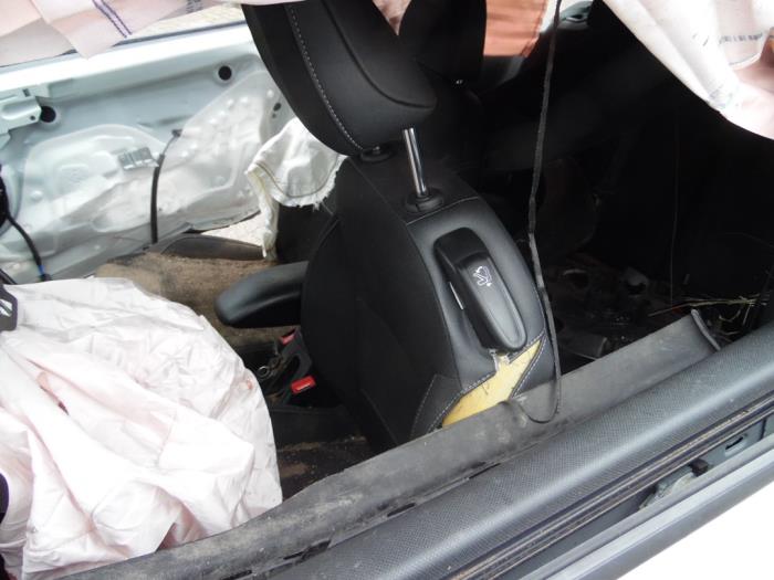Citroen DS3 1.6 e-HDi Schrottauto (2012, Weiß)