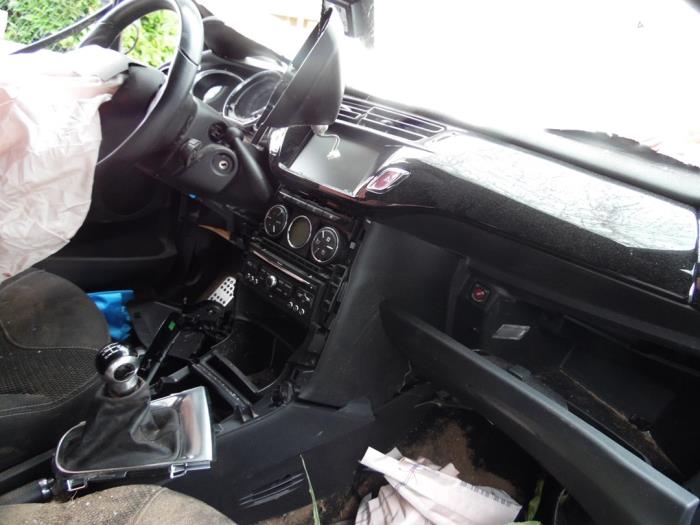 Citroen DS3 1.6 e-HDi Schrottauto (2012, Weiß)