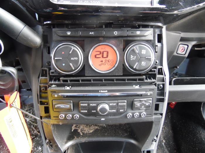Citroen DS3 1.6 e-HDi Schrottauto (2012, Weiß)