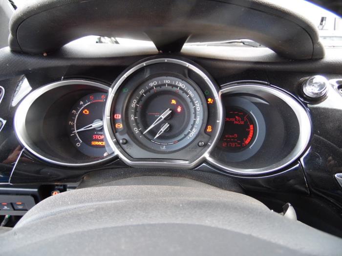 Citroen DS3 1.6 e-HDi Schrottauto (2012, Weiß)
