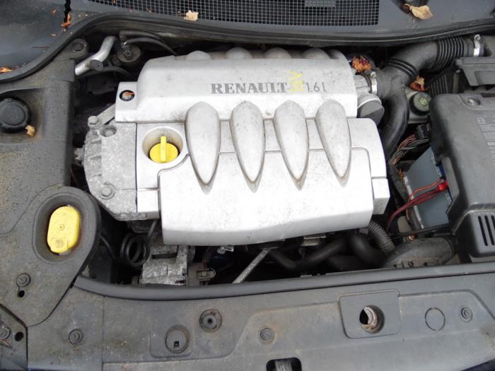 Renault Megane II 1.6 16V Samochód złomowany (2003, Niebieski)