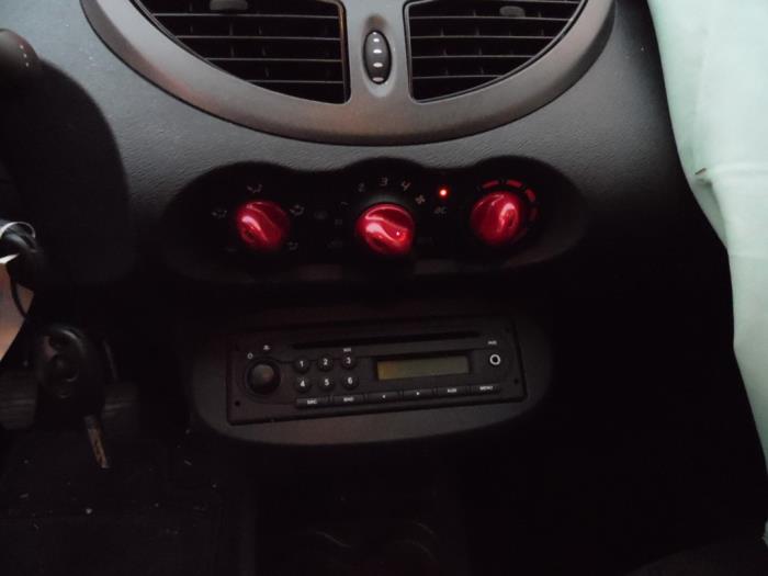 Renault Twingo II 1.2 16V Samochód złomowany (2010, Czerwony)