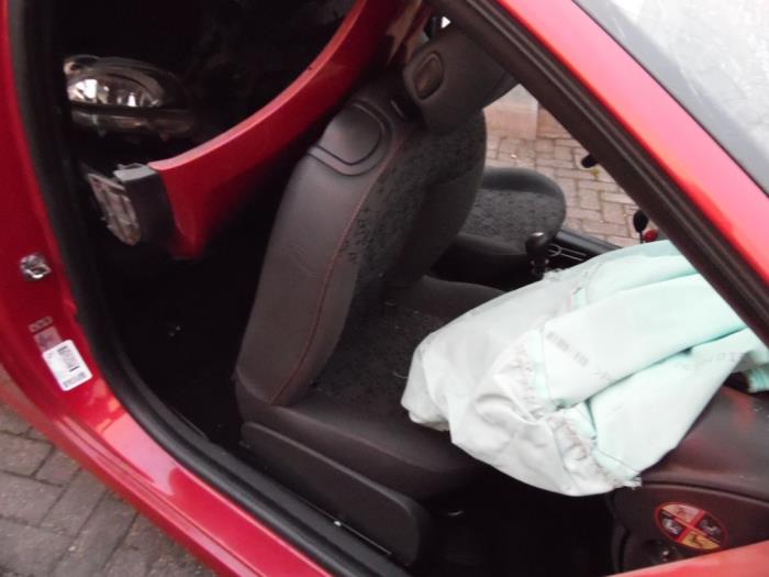 Renault Twingo II 1.2 16V Samochód złomowany (2010, Czerwony)