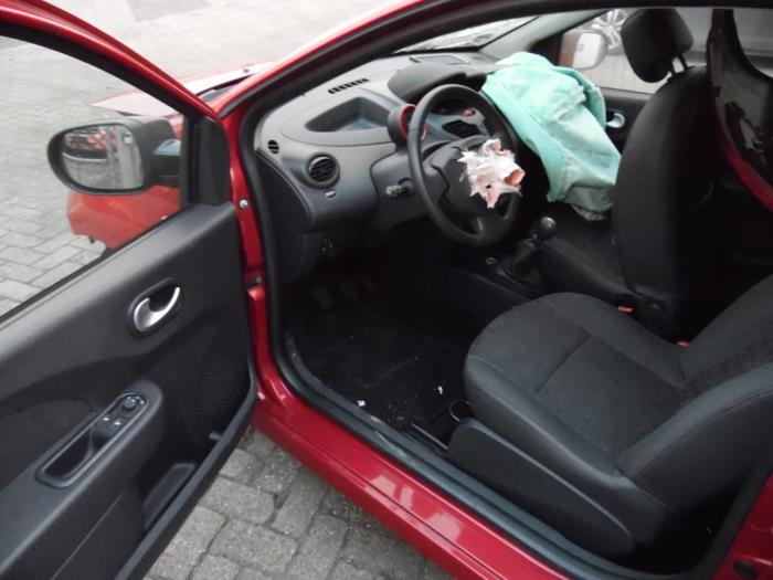 Renault Twingo II 1.2 16V Samochód złomowany (2010, Czerwony)