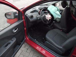 Renault Twingo II 1.2 16V Samochód złomowany (2010, Czerwony)