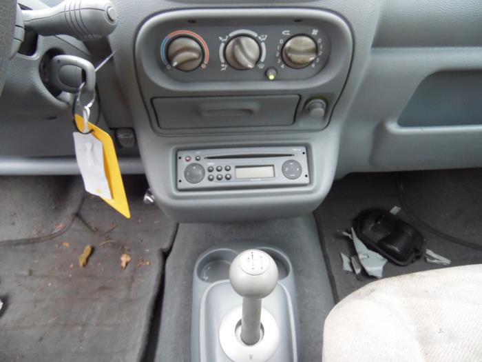 Renault Twingo 1.2 16V Samochód złomowany (2003, Czerwony)
