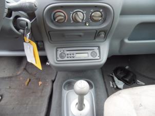 Renault Twingo 1.2 16V Samochód złomowany (2003, Czerwony)