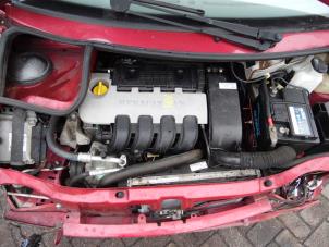 Renault Twingo 1.2 16V Samochód złomowany (2003, Czerwony)