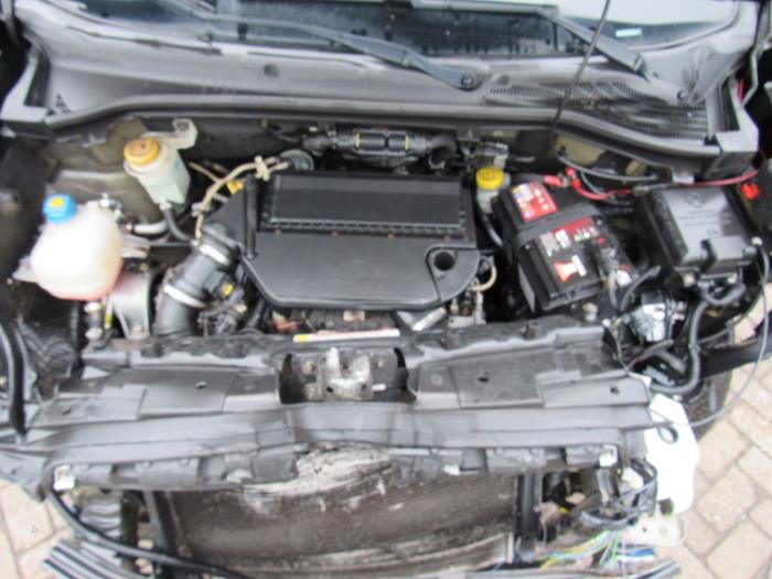 Opel Combo 1.3 CDTI 16V ecoFlex Skrotfordon (2012, ZWART)