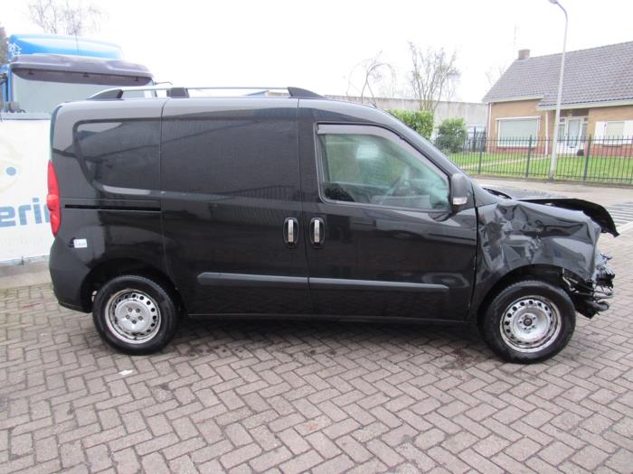 Opel Combo 1.3 CDTI 16V ecoFlex Skrotfordon (2012, ZWART)