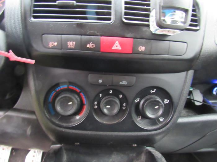 Opel Combo 1.3 CDTI 16V ecoFlex Skrotfordon (2012, ZWART)