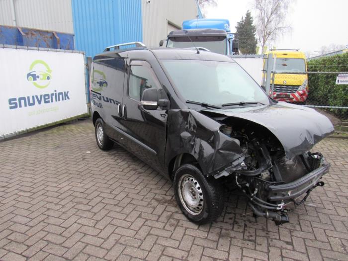 Opel Combo 1.3 CDTI 16V ecoFlex Skrotfordon (2012, ZWART)