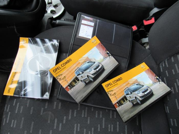 Opel Combo 1.3 CDTI 16V ecoFlex Skrotfordon (2012, ZWART)