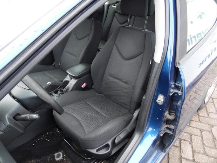 Peugeot 308 1.4 VTI 16V Skrotfordon (2008, BLAUW)