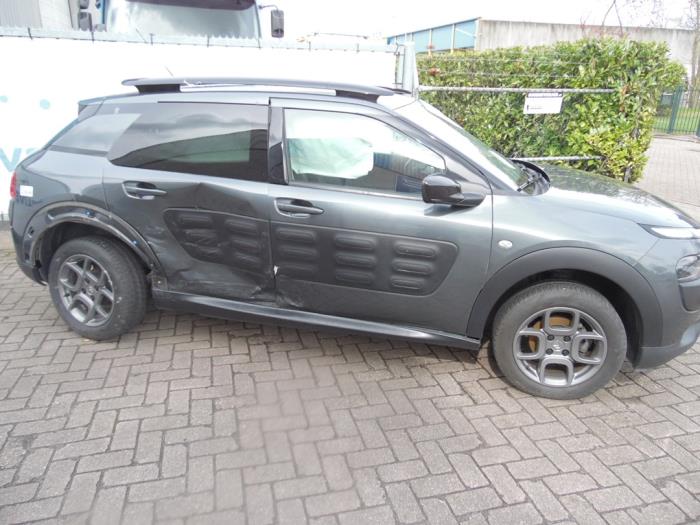 Citroen C4 Cactus 1.2 PureTech 82 12V Épave (2015, Gris)
