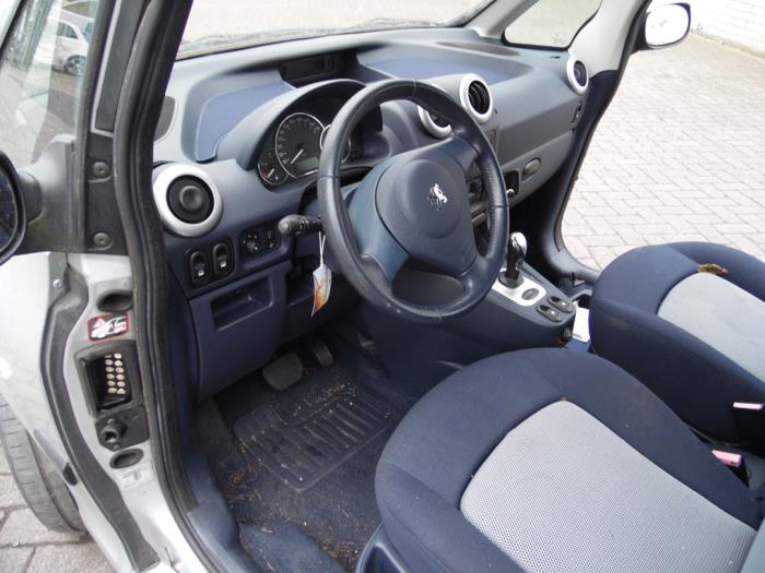 Peugeot 1007 1.6 GTI,Gentry 16V Vehículo de desguace (2005, Gris)