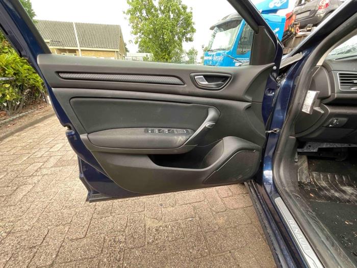 Renault Megane IV Estate 1.2 Energy TCE 100 Épave (2017, Bleu)