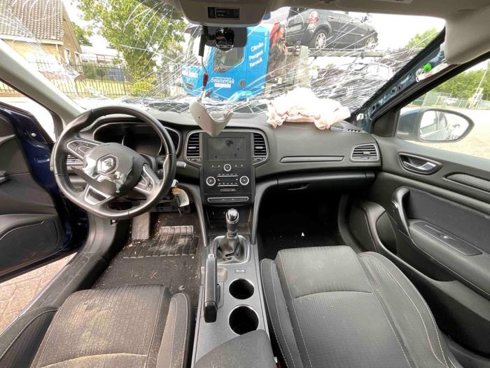 Renault Megane IV Estate 1.2 Energy TCE 100 Épave (2017, Bleu)