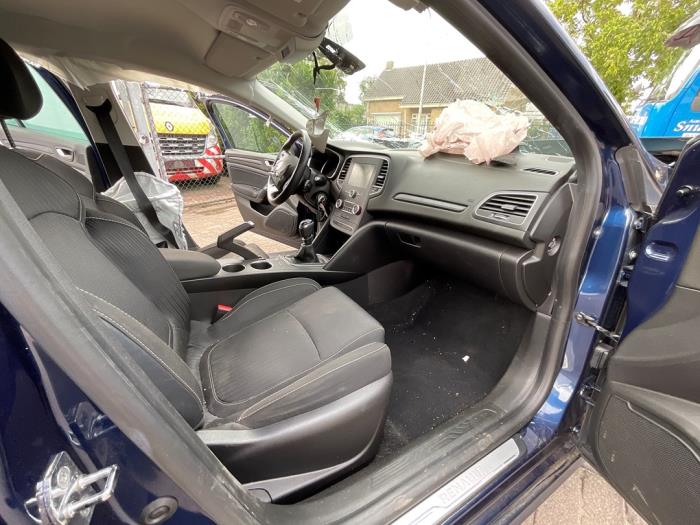 Renault Megane IV Estate 1.2 Energy TCE 100 Épave (2017, Bleu)