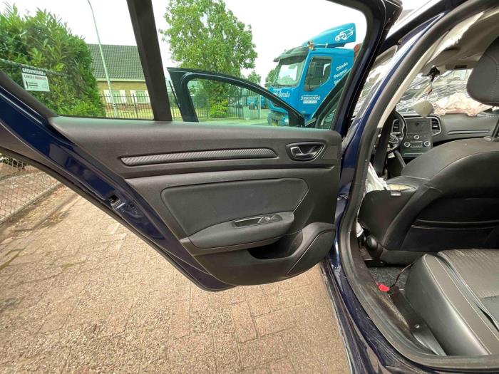 Renault Megane IV Estate 1.2 Energy TCE 100 Épave (2017, Bleu)
