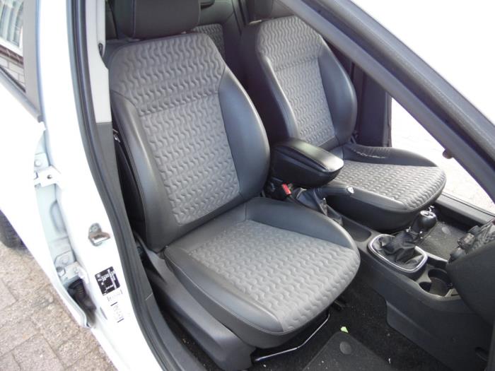 Opel Corsa D 1.3 CDTi 16V ecoFLEX Samochód złomowany (2011, Bialy)