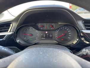 Opel Corsa F 1.2 Turbo 12V 100 Épave (2023, Gris)
