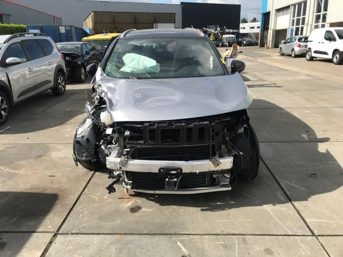Peugeot 5008 II 1.2 12V e-THP PureTech 130 Épave (2024, Gris)