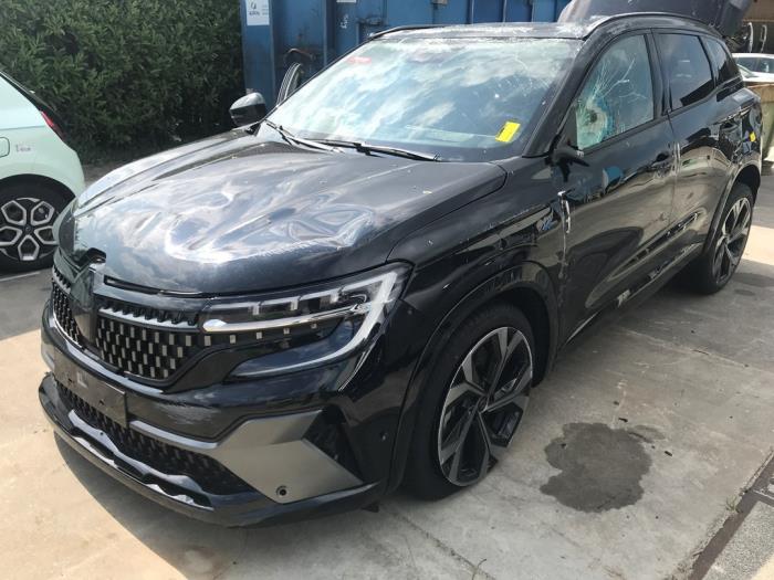 Renault Austral 1.2 E-Tech Full Hybrid 200 Schrottauto (2024, Schwarz)