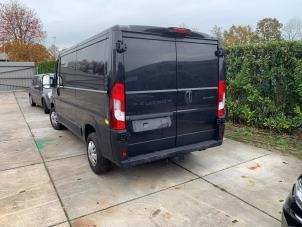 Peugeot Boxer 2.2 BlueHDi 140 Vehículo de desguace (2024, Gris)